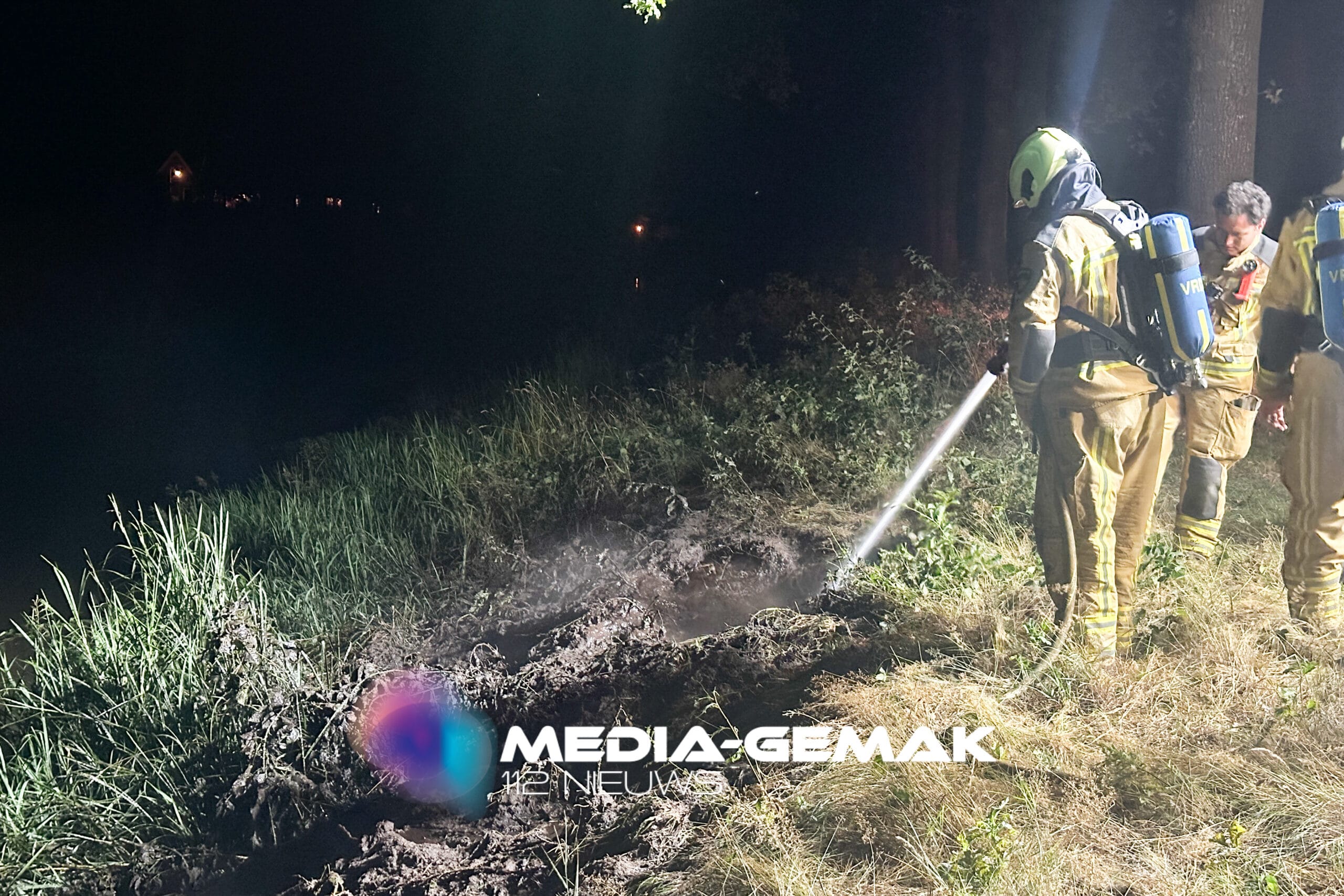 Bermbrand langs Middenweg in Emmer-Compascuum