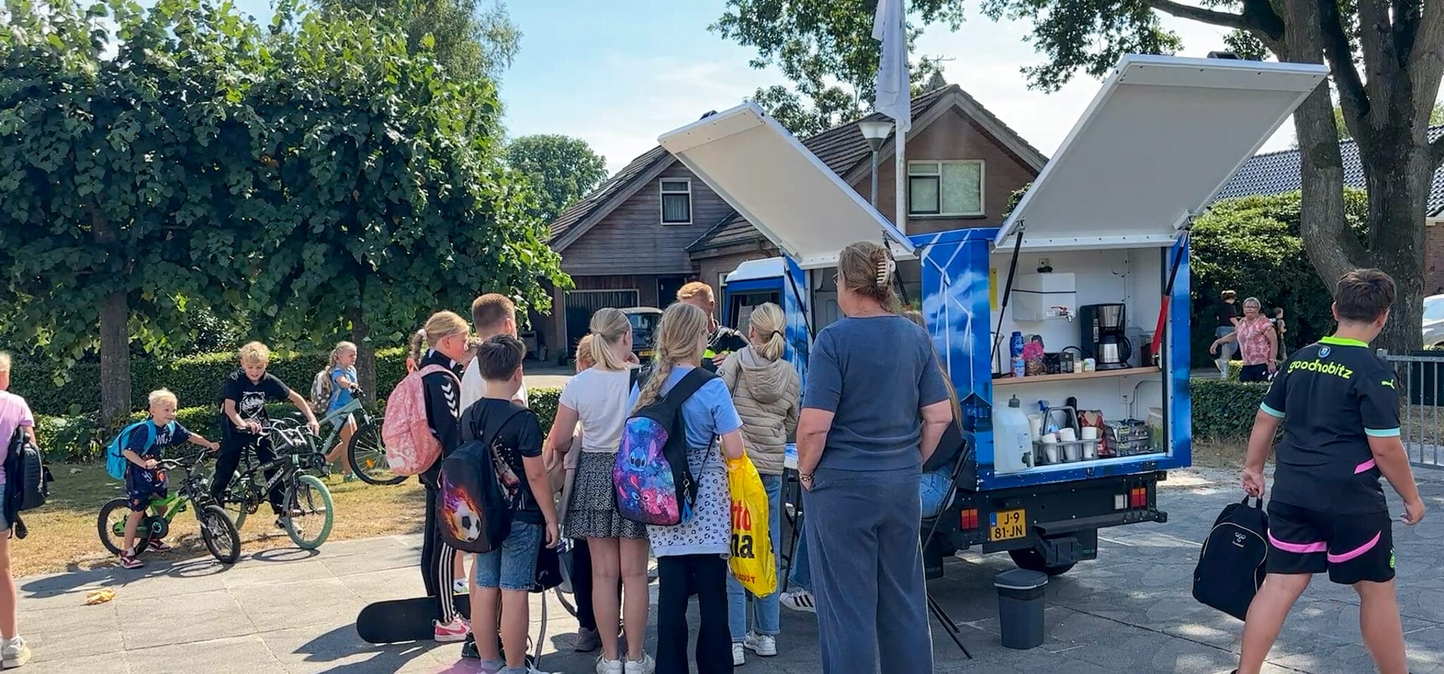 Politie TukTuk bezoekt Nieuw-Dordrecht emmen