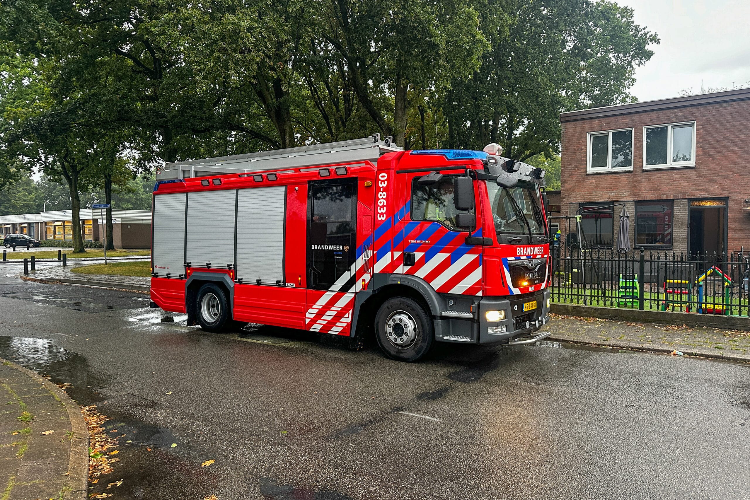 Brandweer rukt uit voor gaslucht aan Kerspellaan emmen