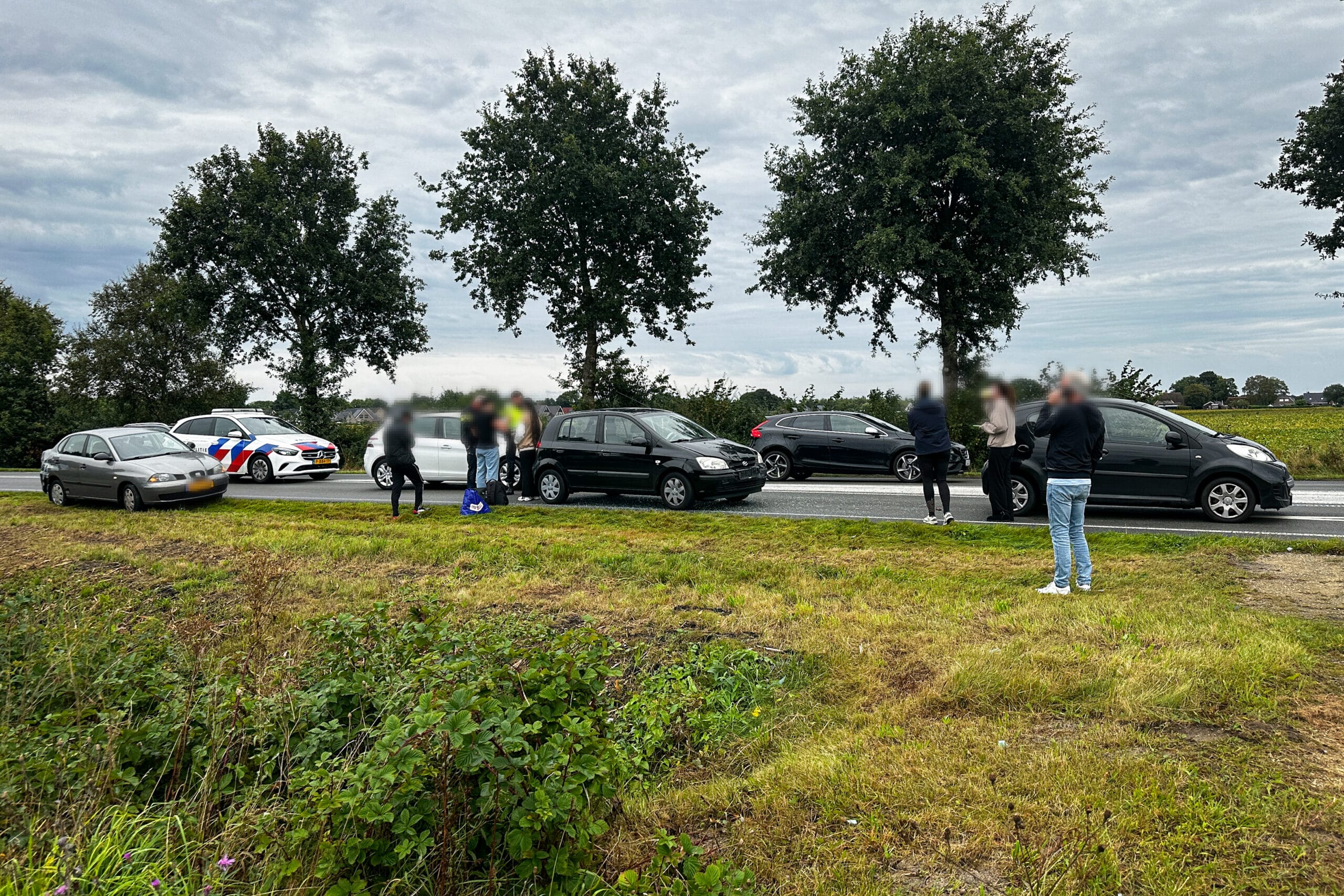 Dordsestraat Kop-staartbotsing met drie auto’s op N862 in Emmen Dordsestraat