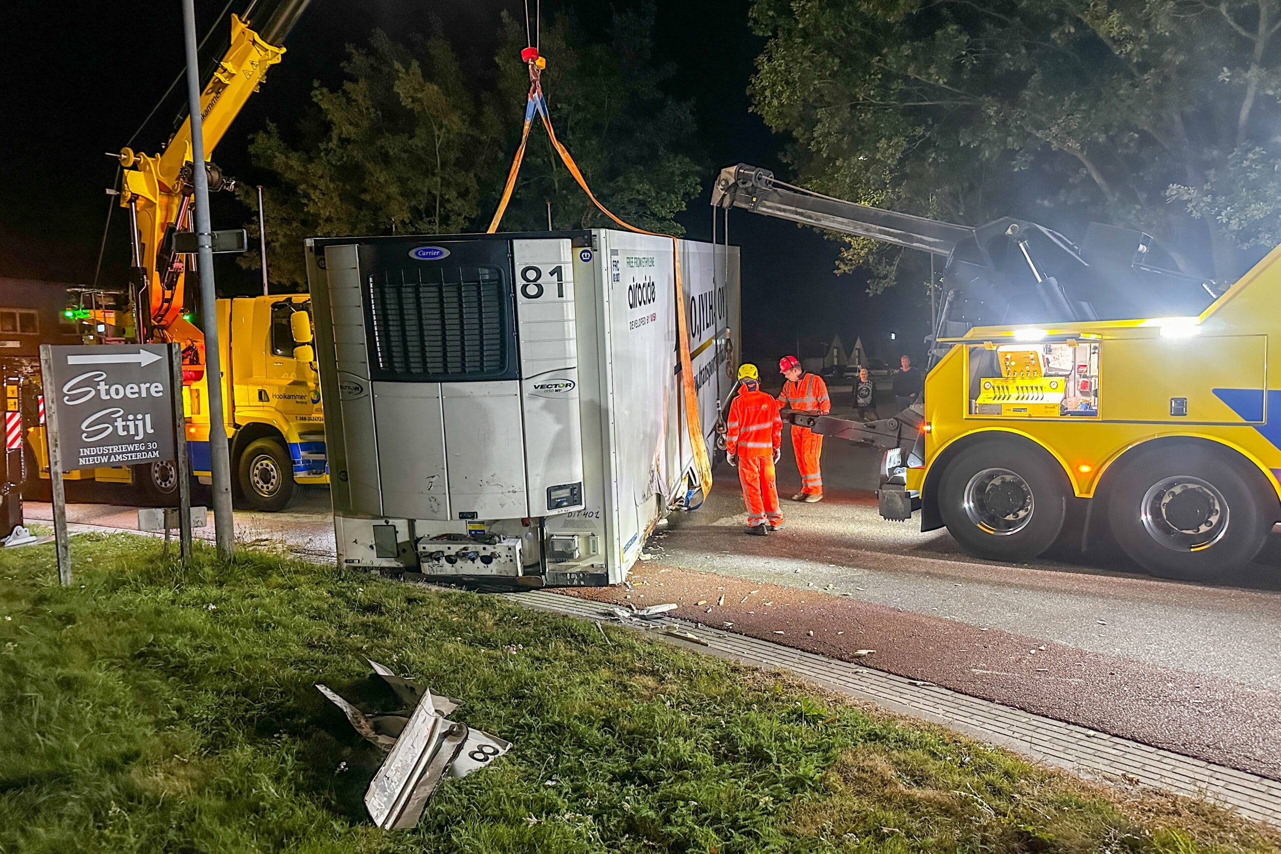 nieuw-Amsterdam vrachtwagen verliest oplegger
