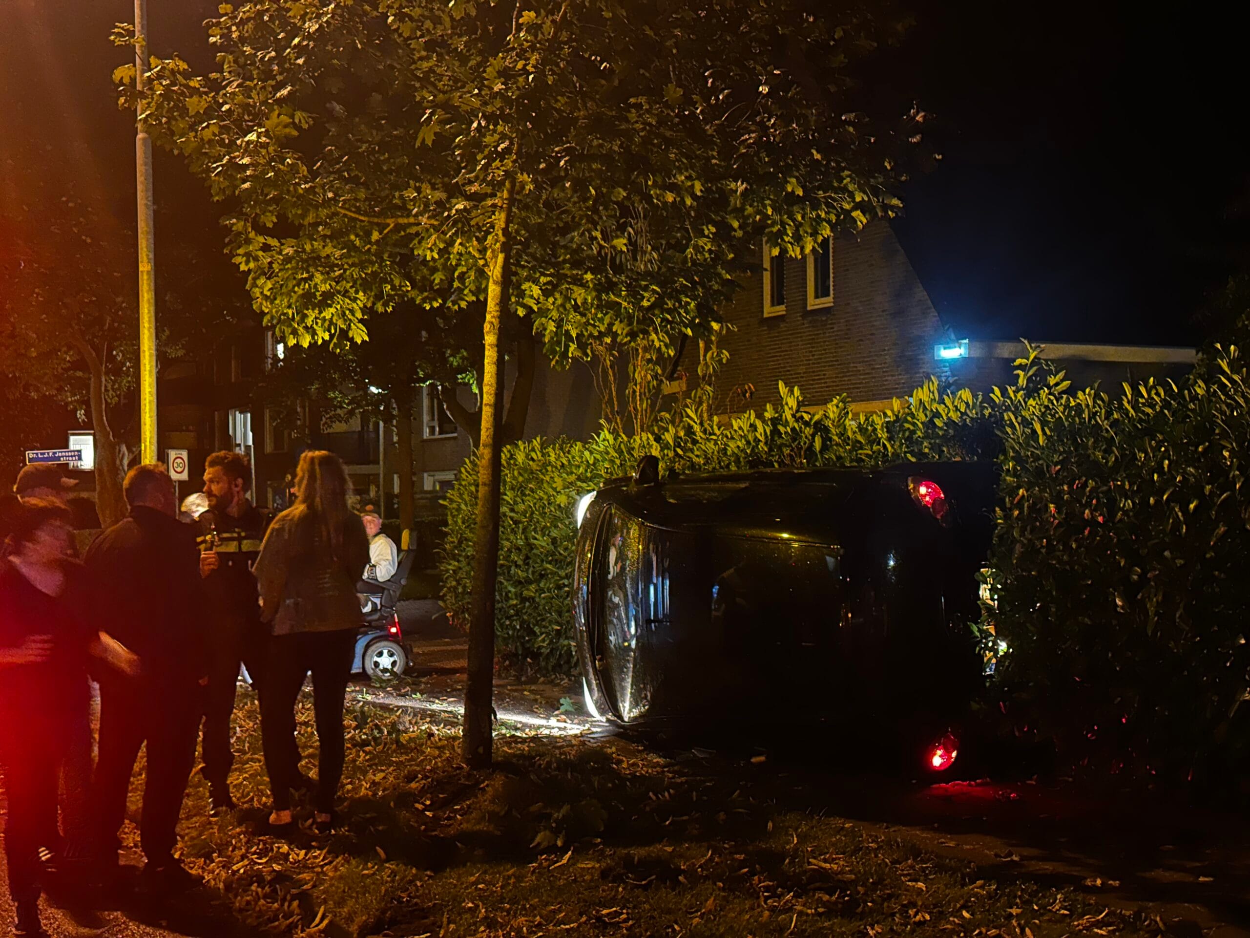 auto beland op zijkant in haag emmen emmemeer