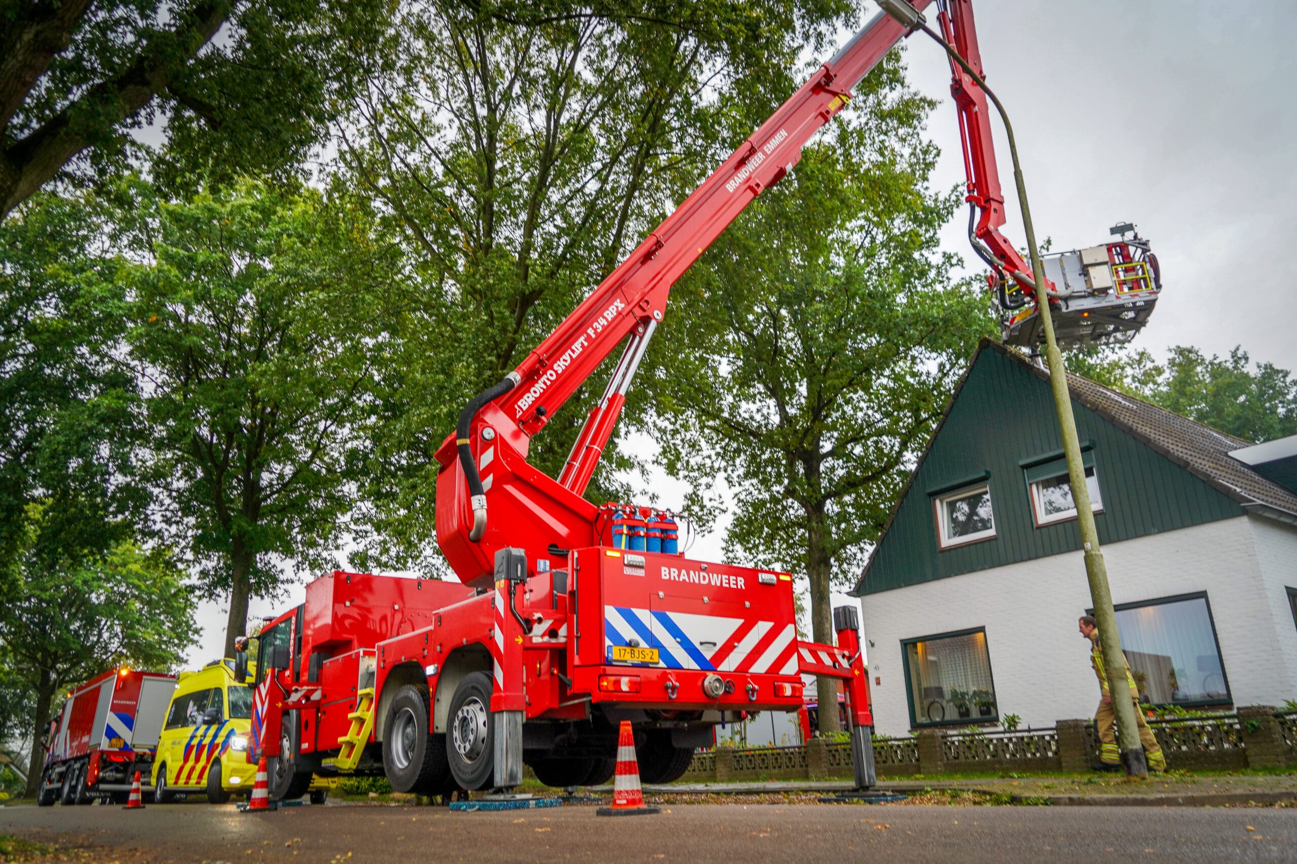 hoogwerker brandweer valte