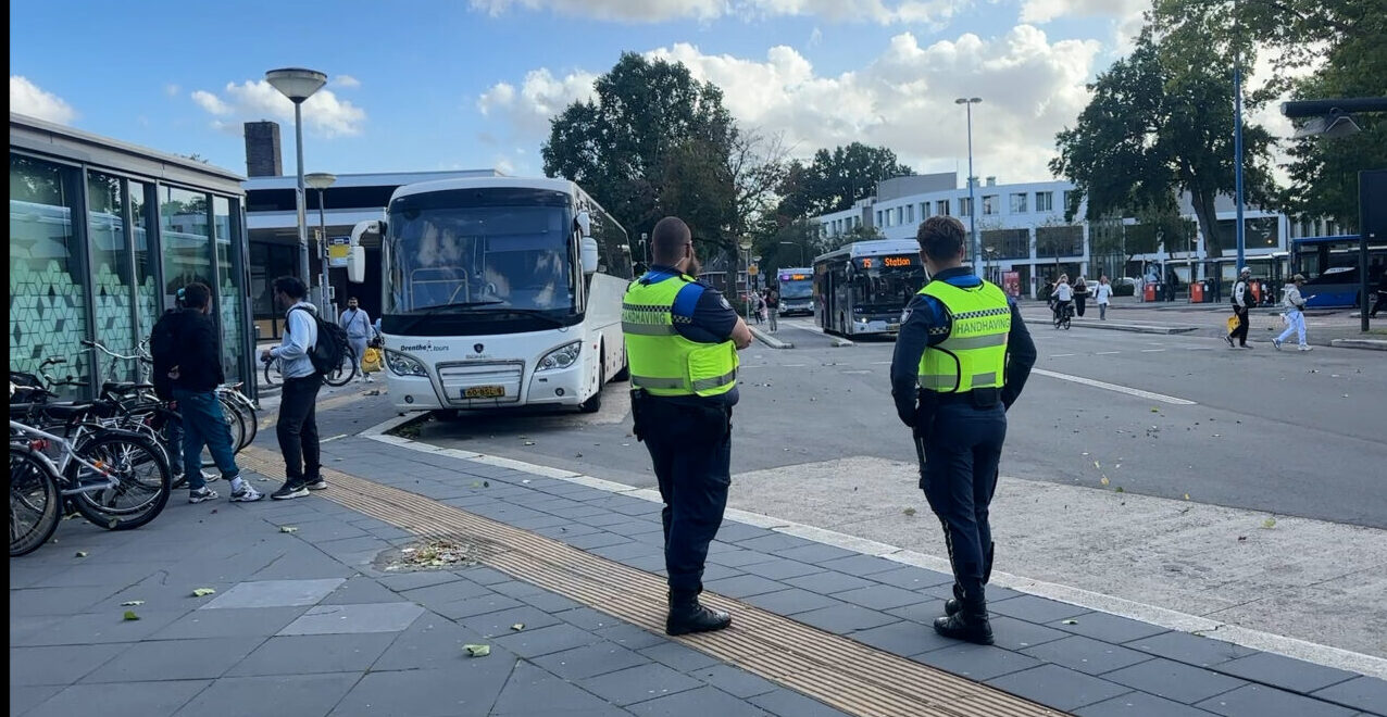 Conflict op station Emmen: handhaving en politie grijpen in