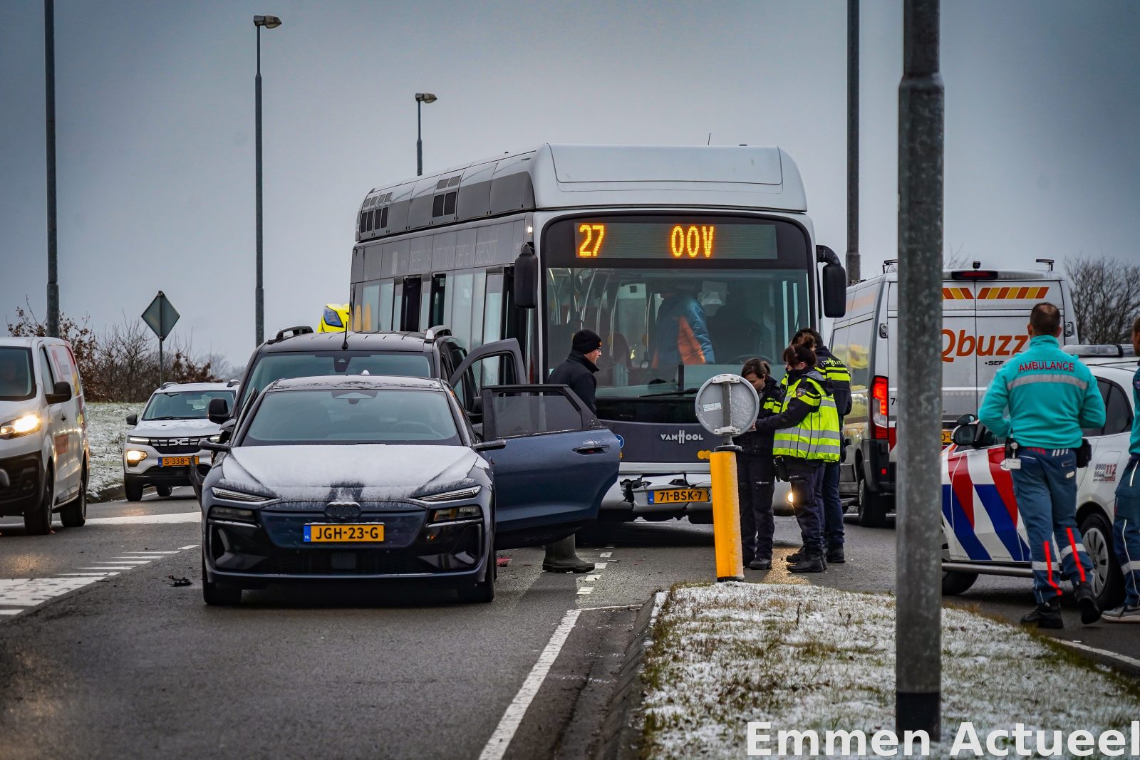 Ongeval met twee auto’s en Qbuzz‑bus op kruising N381 in Emmen – Emmen Actueel