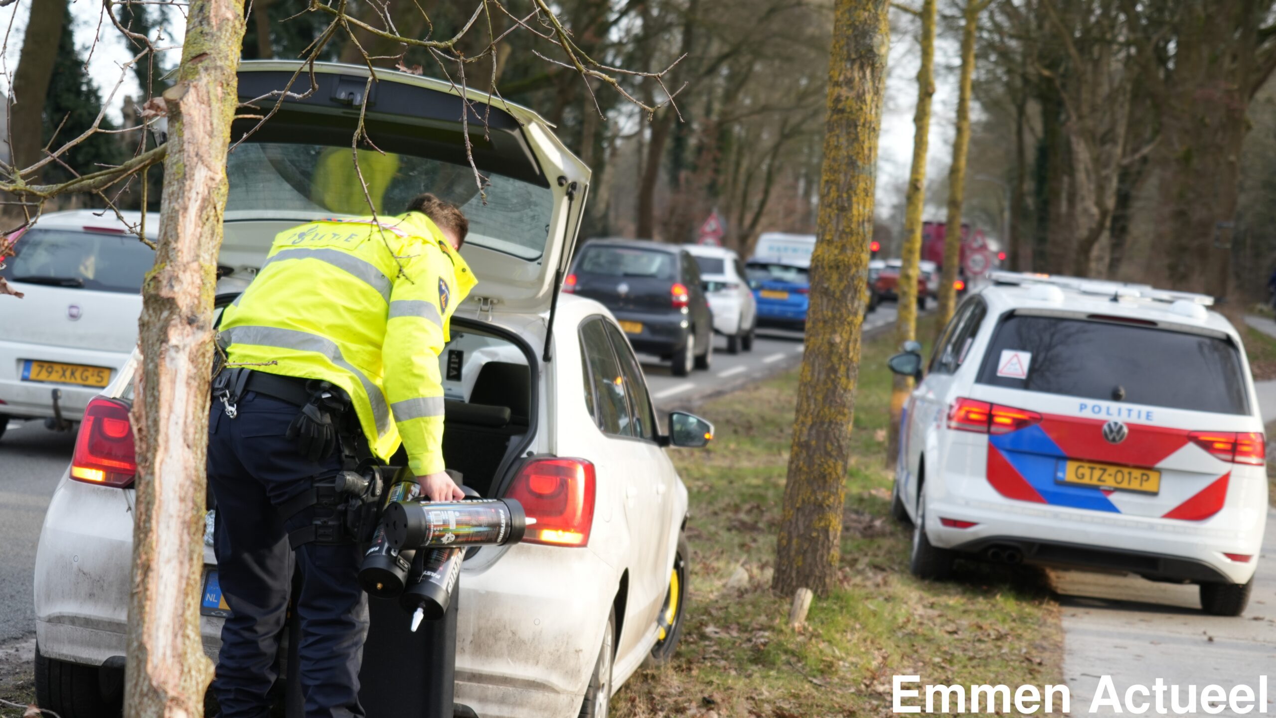 Bestuurder onder invloed van lachgas botst tegen boom in Erica – Emmen Actueel