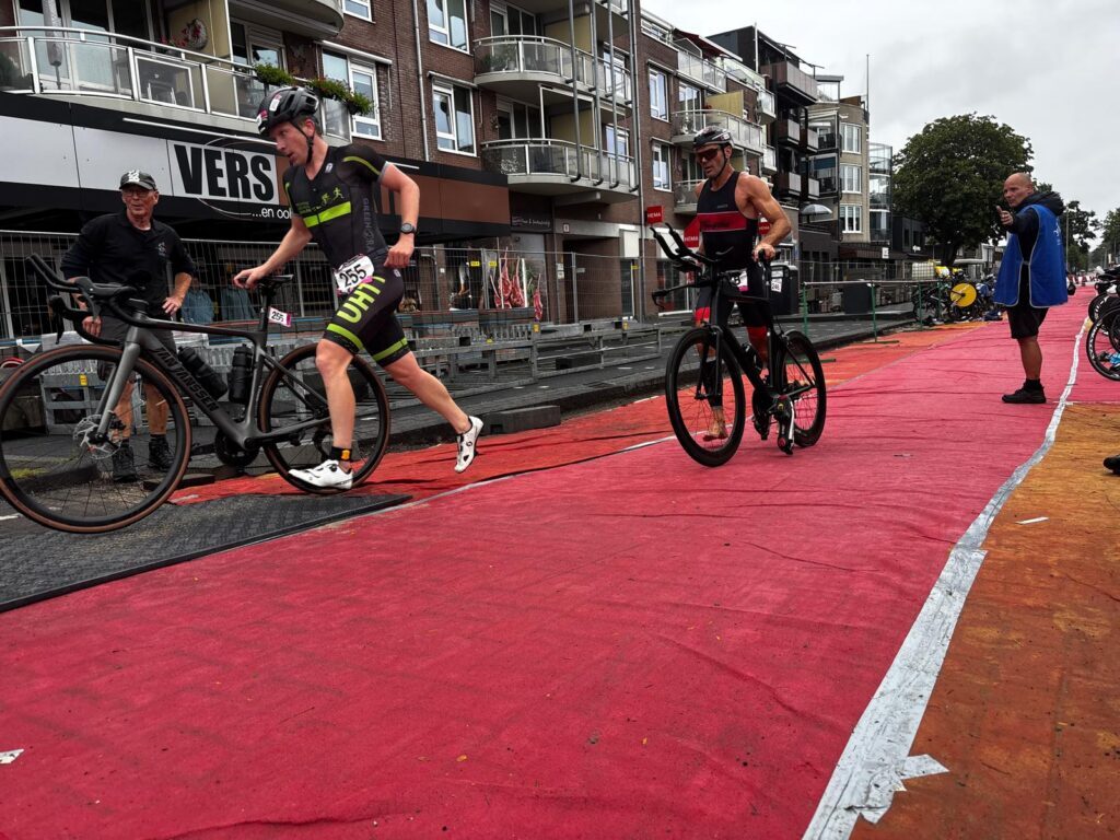 triathlon klazienaveen ondanks regen volop in gang 07