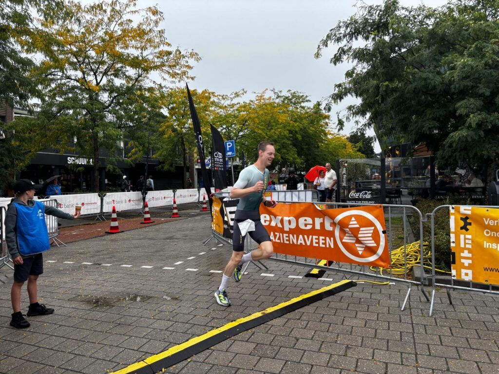 triathlon klazienaveen ondanks regen volop in gang 09