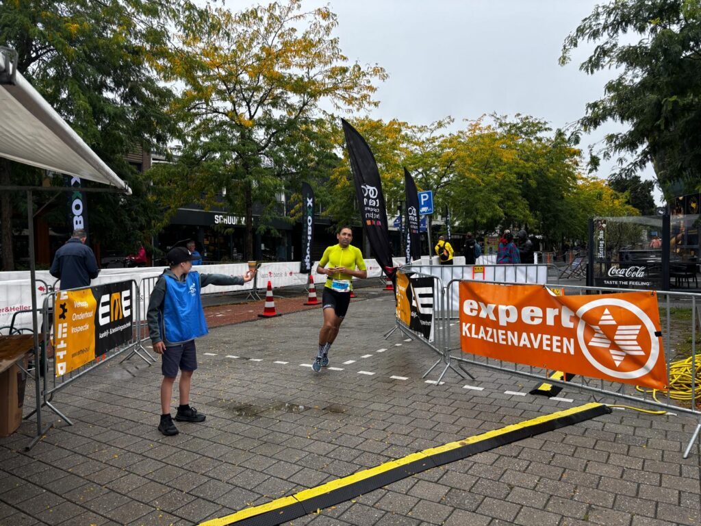 triathlon klazienaveen ondanks regen volop in gang 10