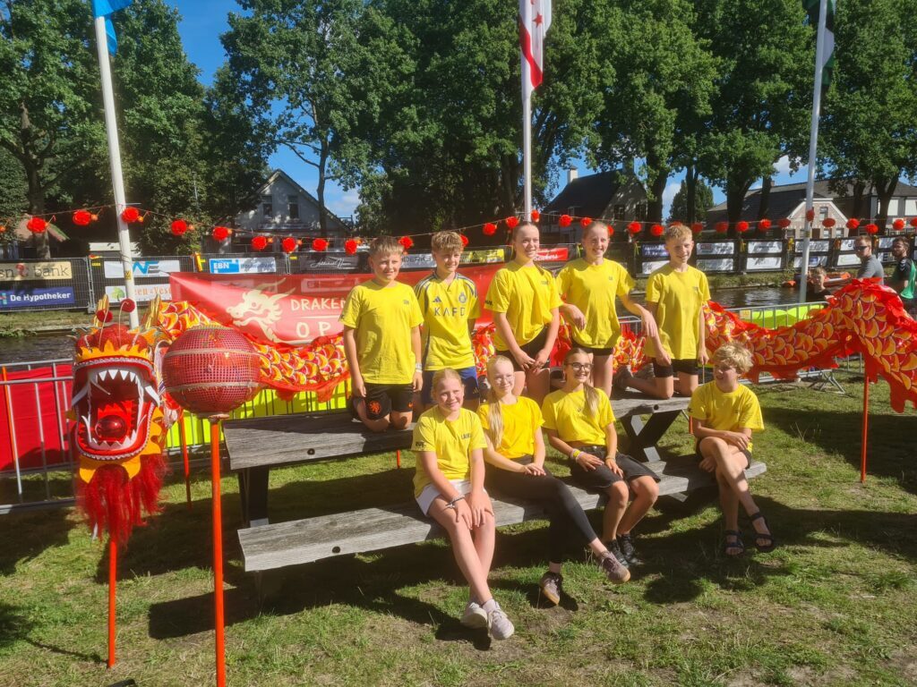 drakenbootrace in erica volop aan de gang 32 teams strijden op de verlengde vaart 02