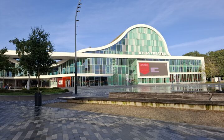 atlas theater viert 10 jarig jubileum met acties cadeaus en feestelijke voorstellingen 01