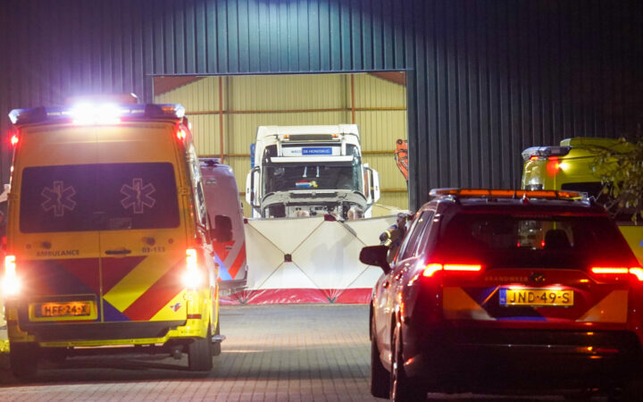 forensische opsporing onderzoekt ernstig ongeval met vrachtwagen in aalden 02