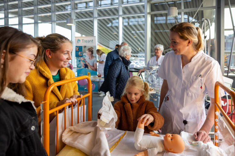 kijkje achter de schermen tijdens open bedrijvendag emmen 2026 01